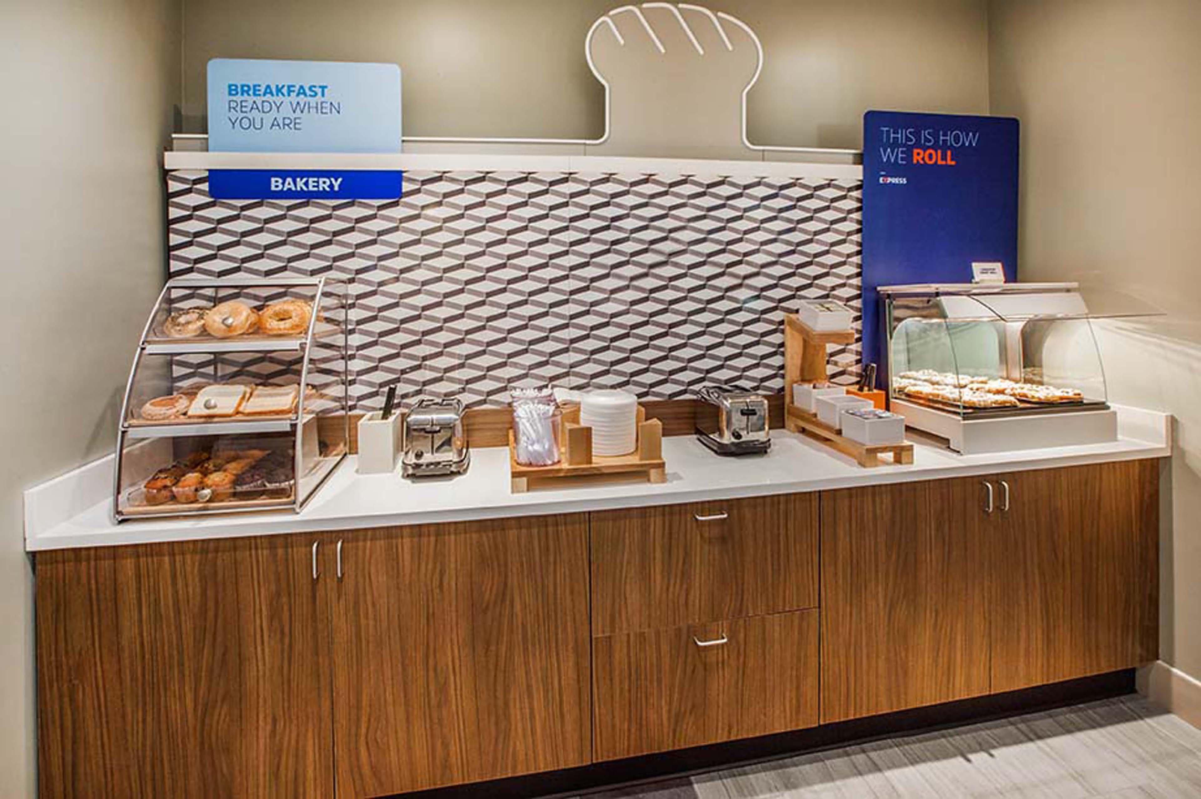 Holiday Inn Express & Suites Covington By Ihg Bagian luar foto